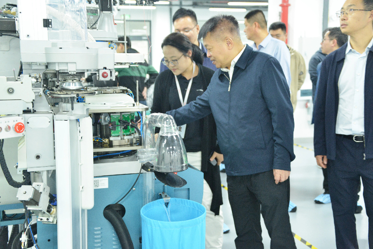 省工(gong)信(xin)廳陳建(jian)業廳長(zhang)一(yi)行莅臨睿能(néng)科(ke)技(ji)調研考察(圖3)